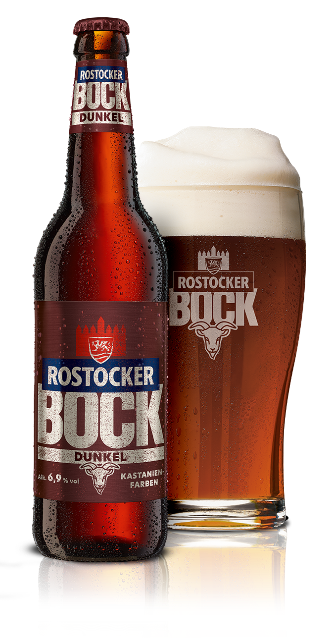 Eine dunkle Bierflasche steht neben einem Glas voll Schaum. Beide Objekte sind mit Kondenswasser bedeckt.