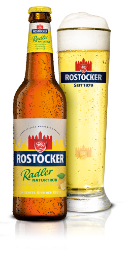 Flasche und Glas der Sorte Rostocker Radler Naturtrüb – zur Detailseite des Produkts